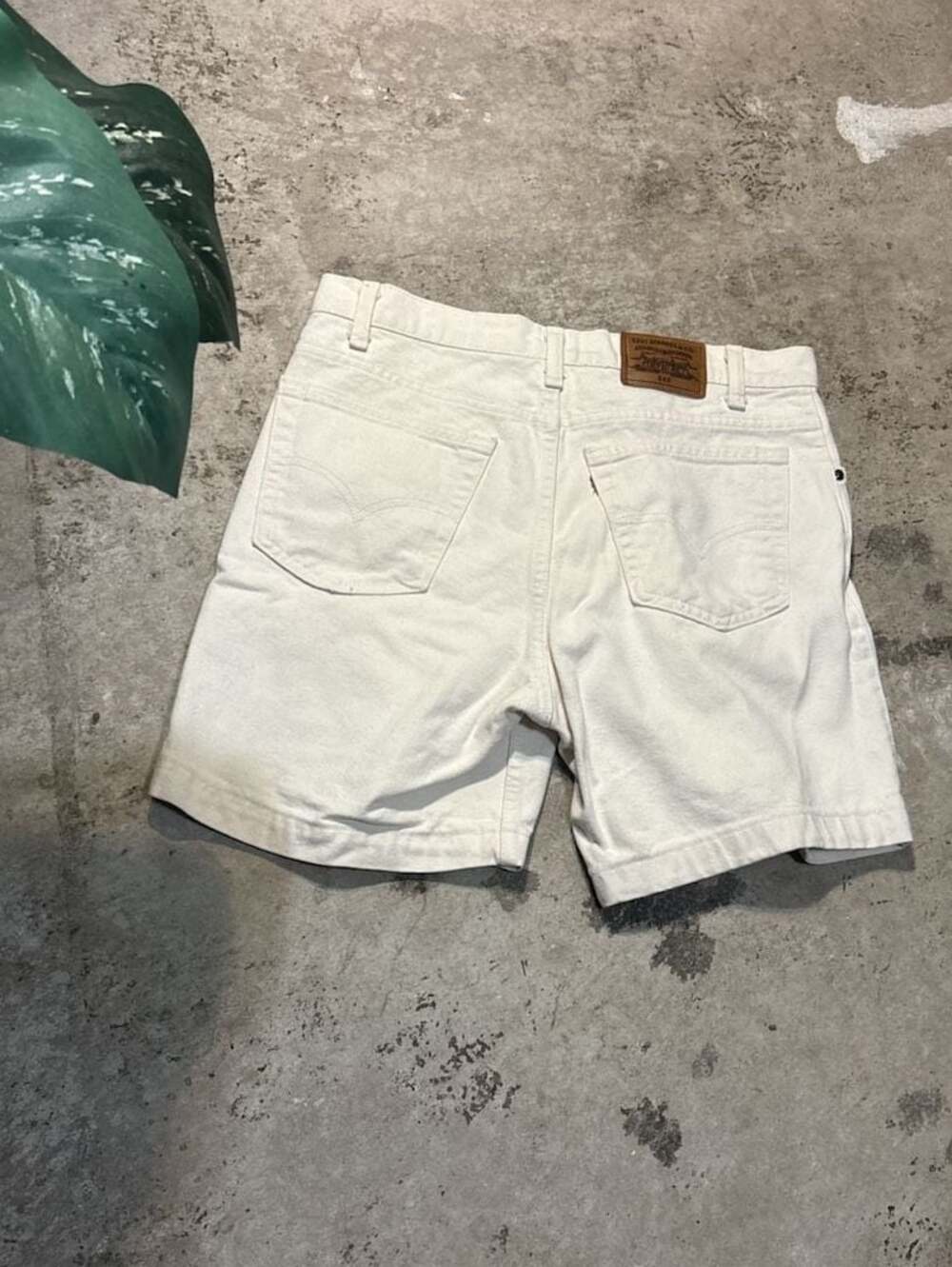 Vintage Levi's brown tab Signature Relaxed Fit White Denim Shorts
